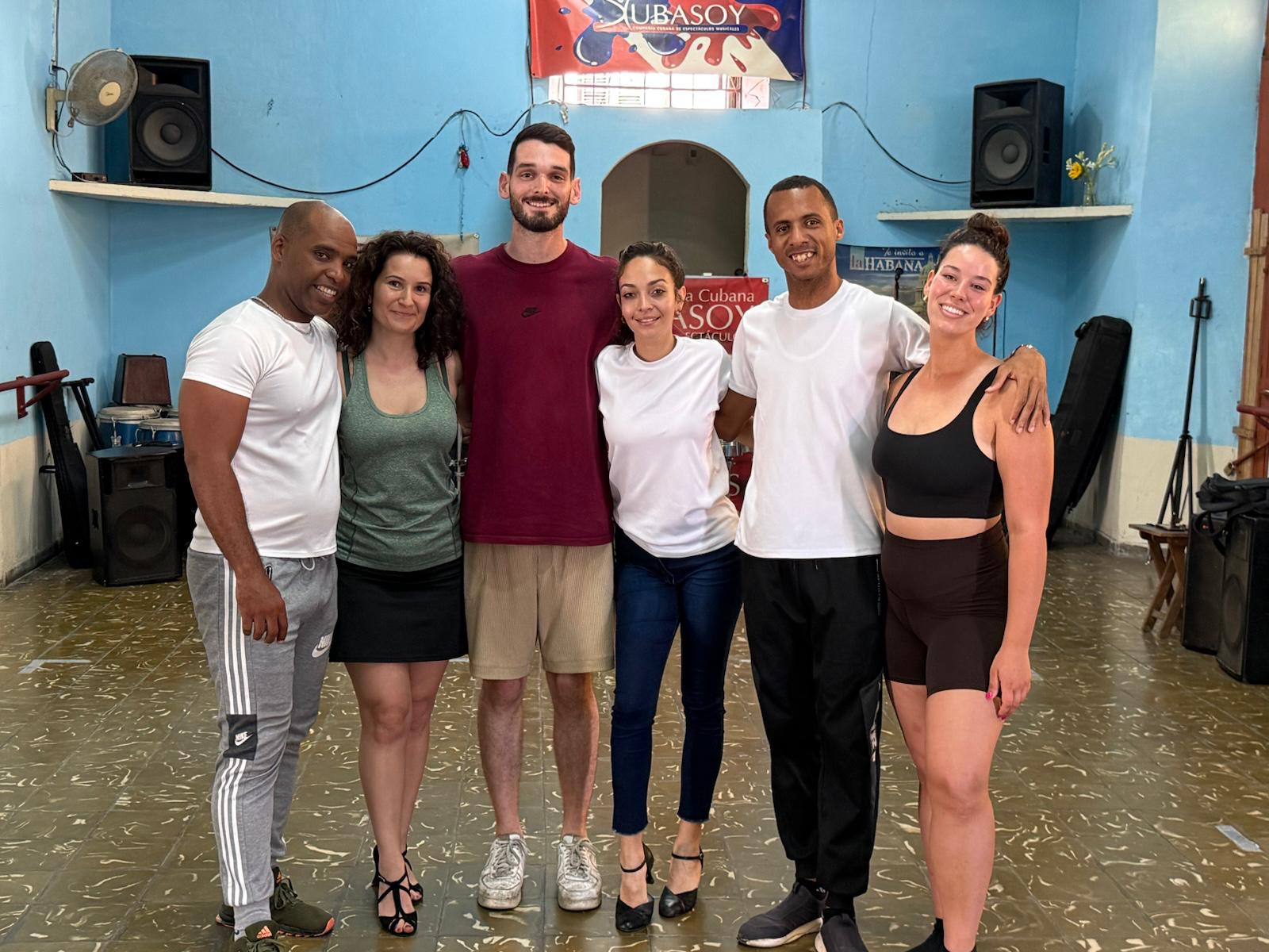 המשלחת שלנו - קבוצת רוקדי סלסה קובנית